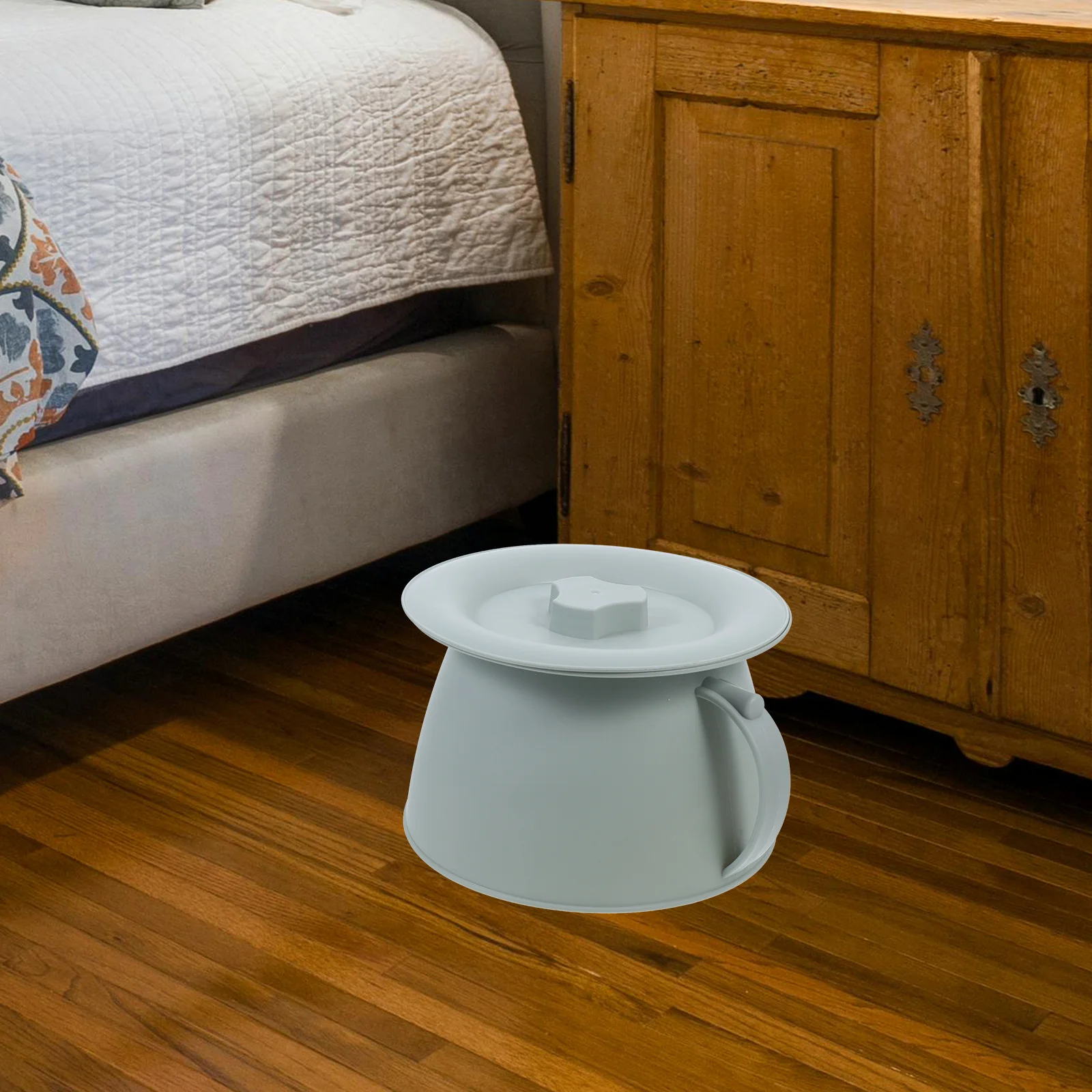 

Sturdy Plastic Chamber Pot with Handle Reusable Urinal for Home Travel Camping Portable Toilet for Senior Disabled Bedridden Use