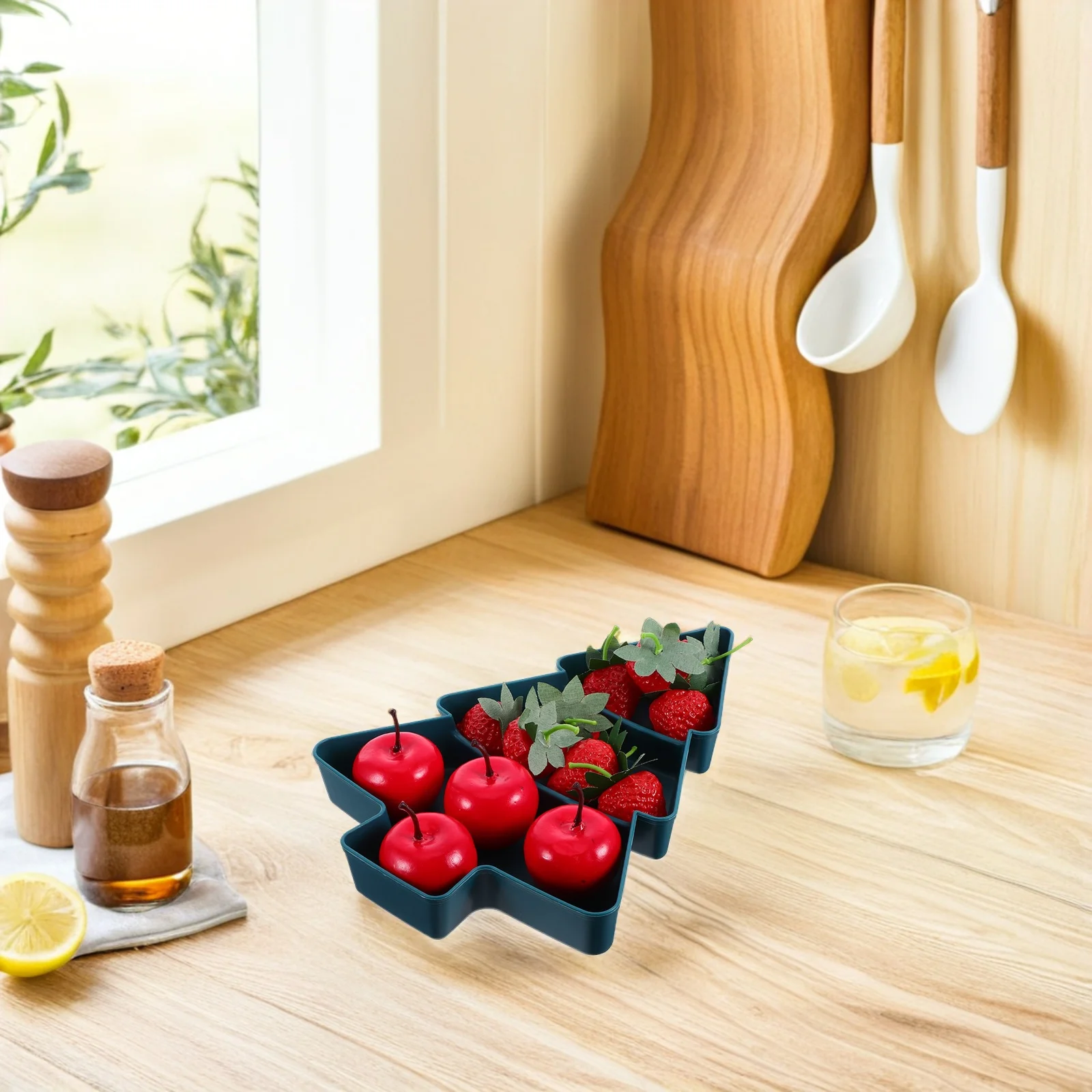 

3pcs Christmas Tree Shaped Candy Dish: Segmented Fruit Snack Tray Reusable Plastic Christmas Serving Platter Festive Colors