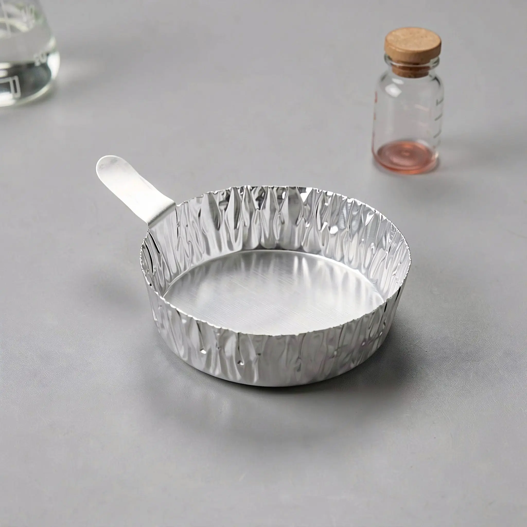 150Pcs Aluminum Weighing Dish Silver Aluminium Foil Weigh Boats with Handle, Chemical Weighing Pan Trays for Laboratory Weighing