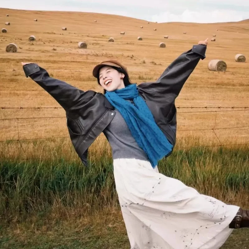 Echarpe-en-soie-bleue-cravate-style-voyage-mode-feminine-saison-automnale-tendance-ethnique-prairie-site-touristique-de-daxinganling