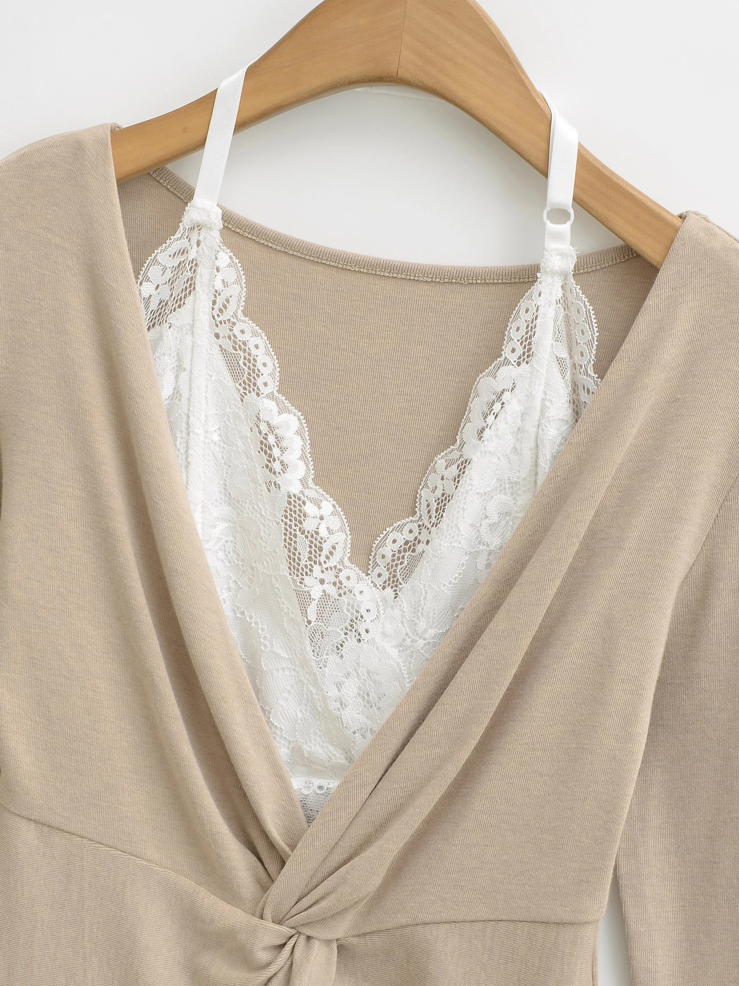 セクシーなアメリカンスタイル長袖Tシャツ レディースデザイン スリムフィット レースパネル Vネック ノットトップ ポリエステル綿スパンデックス混紡