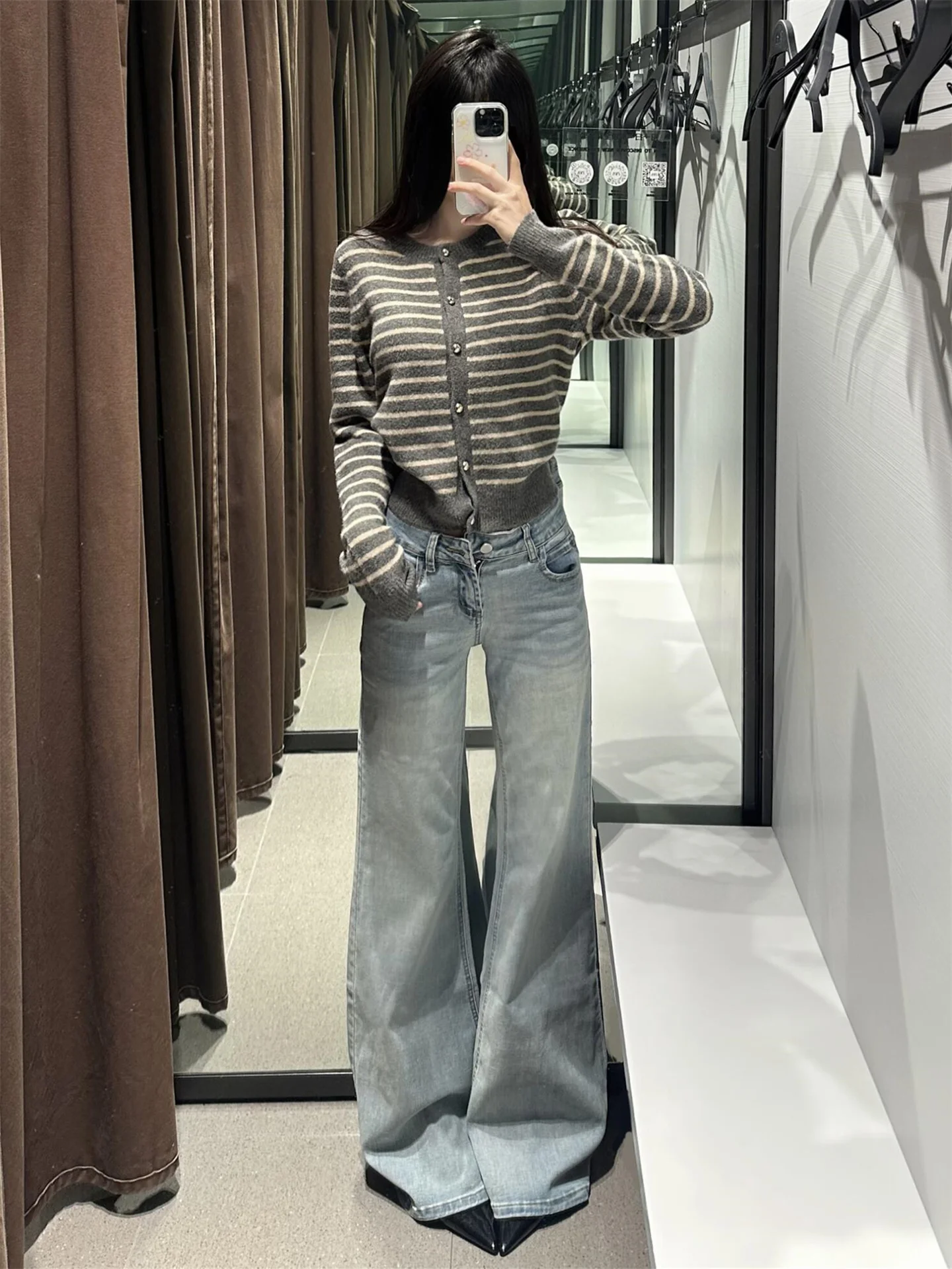 

Удлиненные светло-голубые винтажные расклешенные джинсы женские, свободные, струящиеся, в пол, весенние, с низкой талией, из хлопка