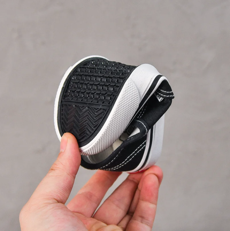 جديد الخريف الأطفال الكلاسيكية أحذية الدانتيل كبير الاطفال الرياضة حذاء المدرسة أحذية للفتيات في سن المراهقة حذاء قماش ليوبارد أحذية رياضية 18-36