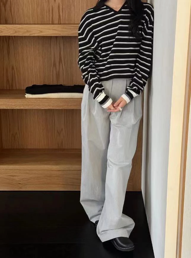 Loose Fit Pure Cotton Long Sve V-Ne Striped T-irt Comfortable Breathable Women's Casual Wear for Autumn Season