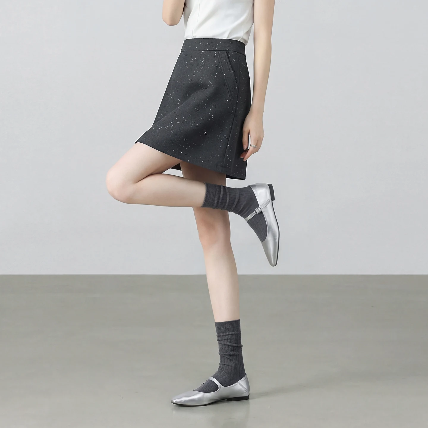SENTUBILA Office Skirts for Women 2026 Summer Fashion Shiny Silver Metallic Design Slim Short Skirt Ladies Bottoms 161QA7015