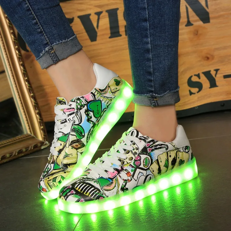 Zapatillas USB Charging Couple Shoes Autumn Men Colorful Glow Shoes LED Lights Women Board Shoes Fashion Sports Shoes Women Shoe