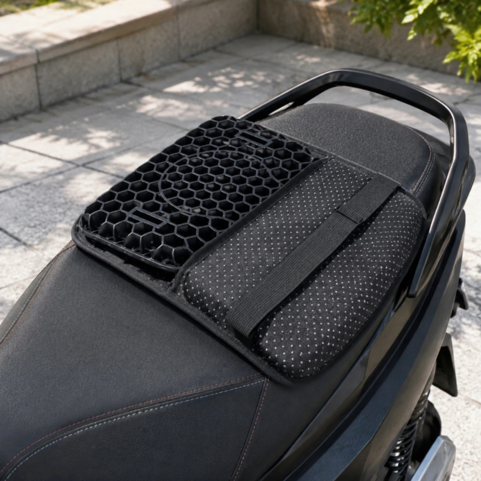 Motorcycle Seat Cushion Breathable Motorcycle Seat Pad Contoured Comfortable for Motorcyclists, Long Commutes