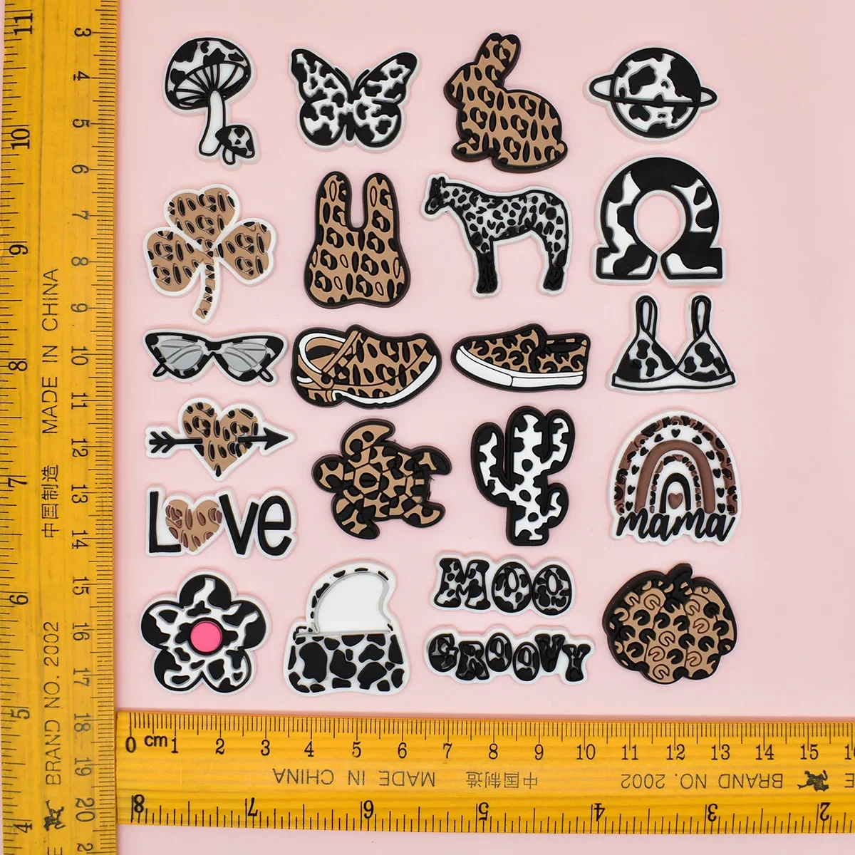 2pcs PVC leopard print anine carton shoe buckles charms accessories decorations for clog sneaker wristbands tumbler