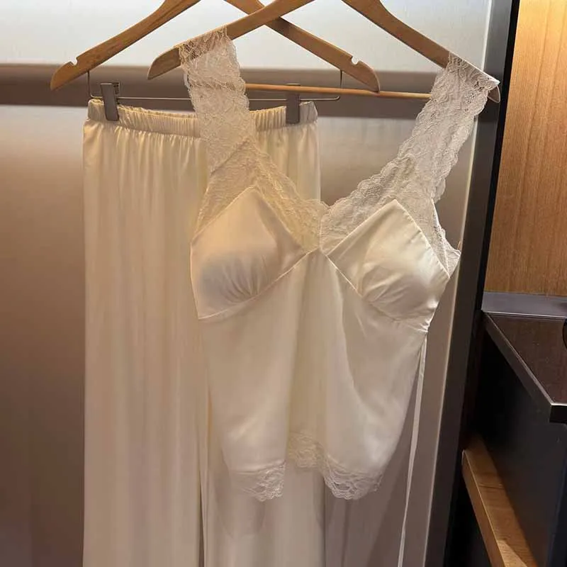 

Женская сексуальная кружевная пижама 2026: Новинка лета, комплект из 2 предметов (рубашка и брюки) из ледяного шелка, дышащая, нежная домашняя одежда для сна