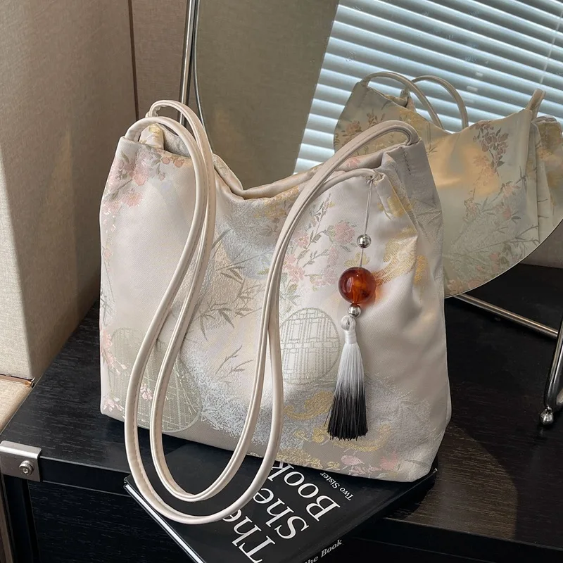 Large Capacity Bag Women's Summer 2024 New Exquisite Embroidered Leisure Commuter Tote Bag New Chinese Single Shoulder Bag