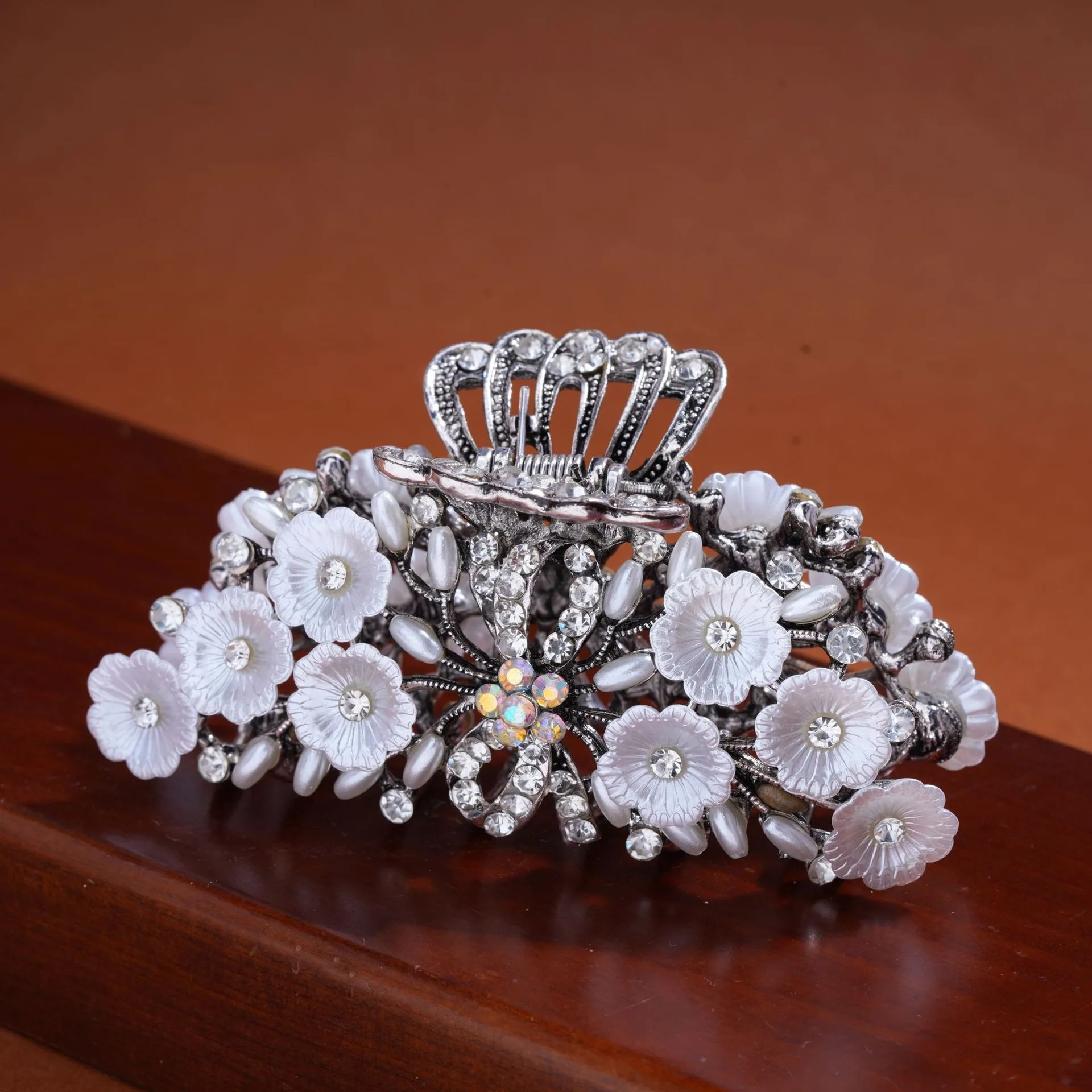 French retro women\'s crab hair clips accessories large white sparkling diamond clip antique silver electroplating flower hairpin