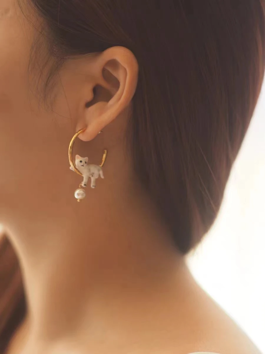 Elegant Cat Pearl Earrings for Cat Lovers