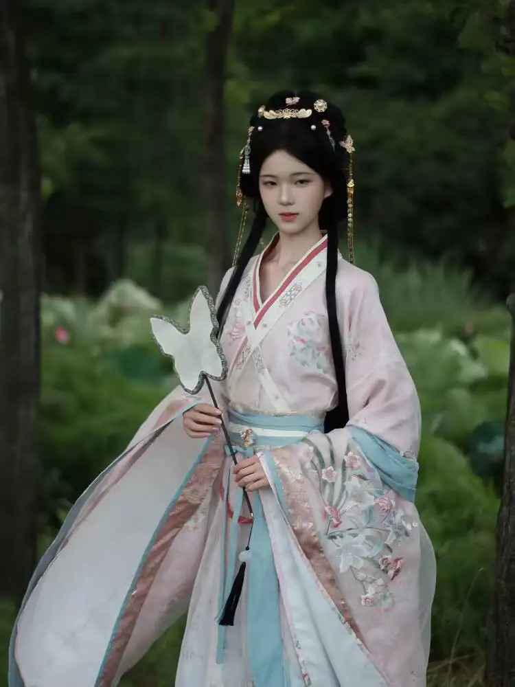 

Women In Hanfu Nanbeichao Heavy Embroidery Waist Skirt With Fleece Lining And Thickened Cloak Costume Cosplay Halloween