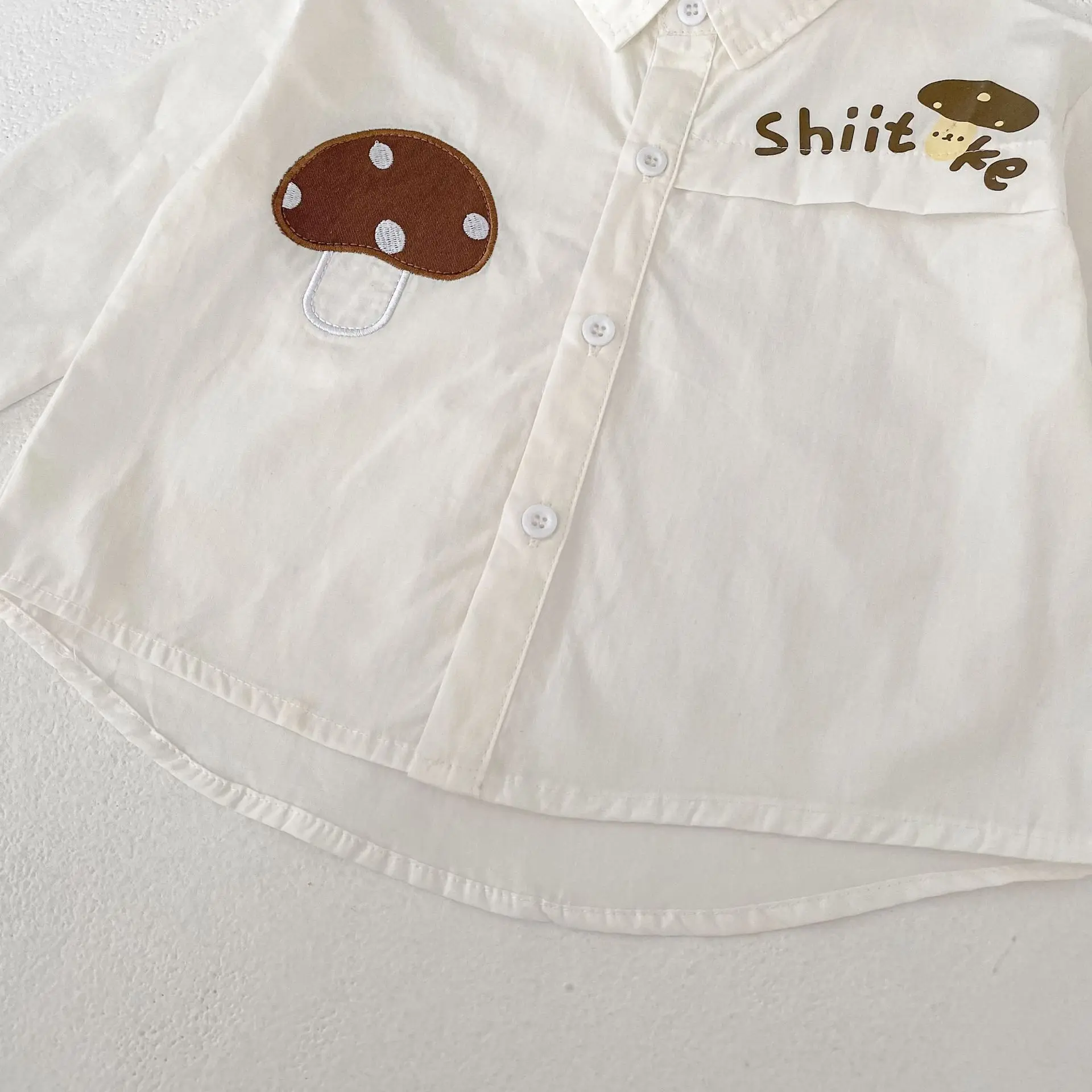 الربيع والخريف نمط جديد 1-3 سنة الذكور والإناث الطفل الفطر الغربي المطبوعة قميص مطرز