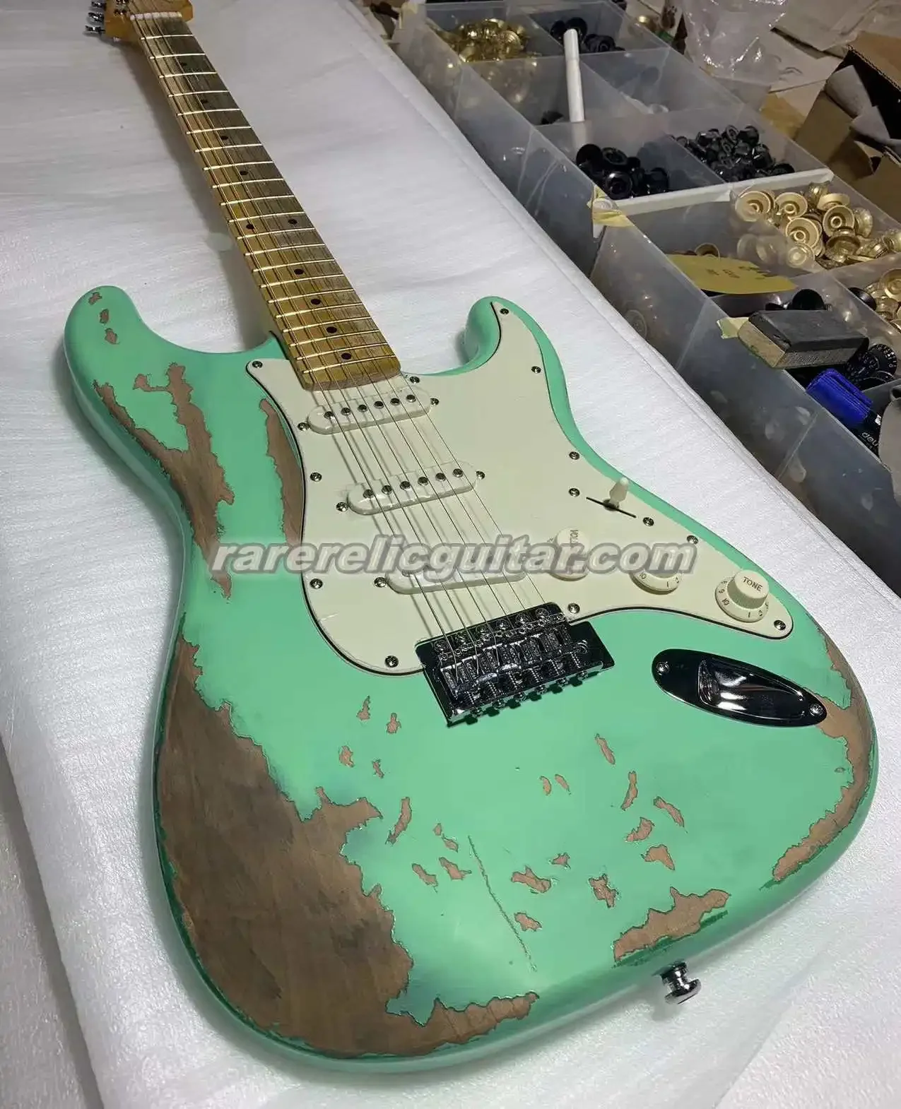 

In Stock Heavy Relic Light Green Masterbuilt Electric Guitar Alder Body Maple Neck Maple Fingerboard Vintage Tuners