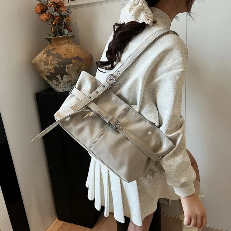 

Women's Tote Bag Made Of Sturdy Leather Featuring Paris Style And Casual Vintage Commuter Elegant Look ​