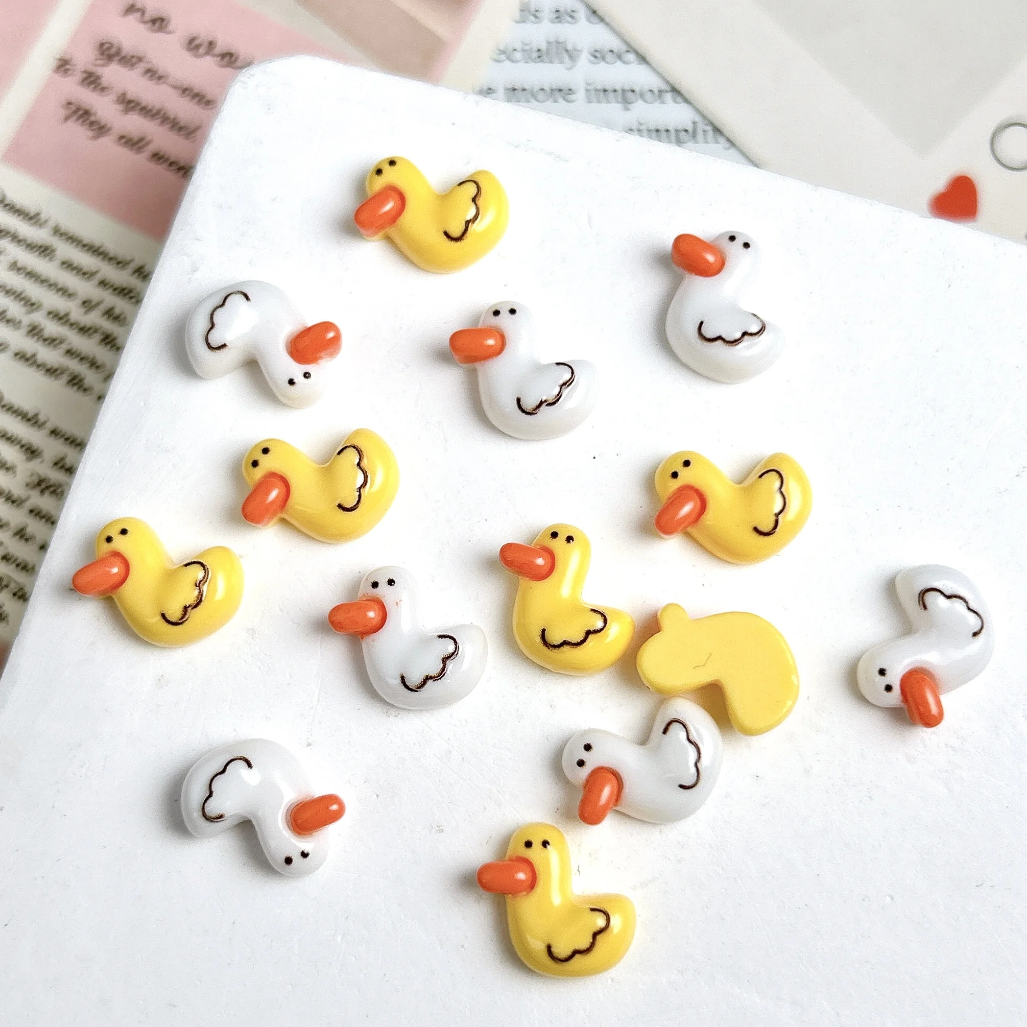 20PCS 3D Nette Lustige Harz Ente Nagel Charms Cartoon Kreative Kleine Gelbe Weiße Ente Nail art Dekorationen für DIY haar Clip Nägel