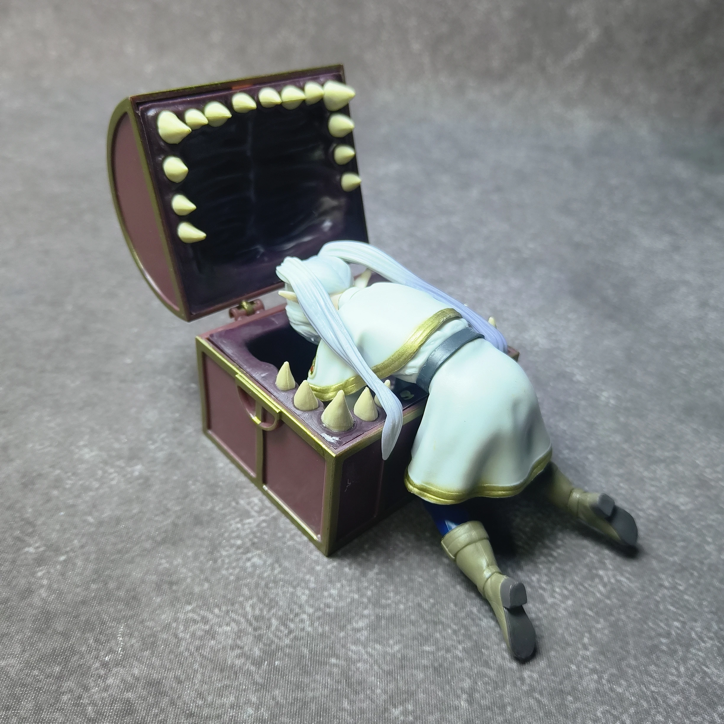 ฟิกเกอร์การ์ตูนอนิเมะ ฟรีเรน ตู้สมบัติ แอคชั่นฟิกเกอร์ ของสะสม ตกแต่งโต๊ะทำงาน ของเล่นโมเดลพีวีซี ของขวัญ