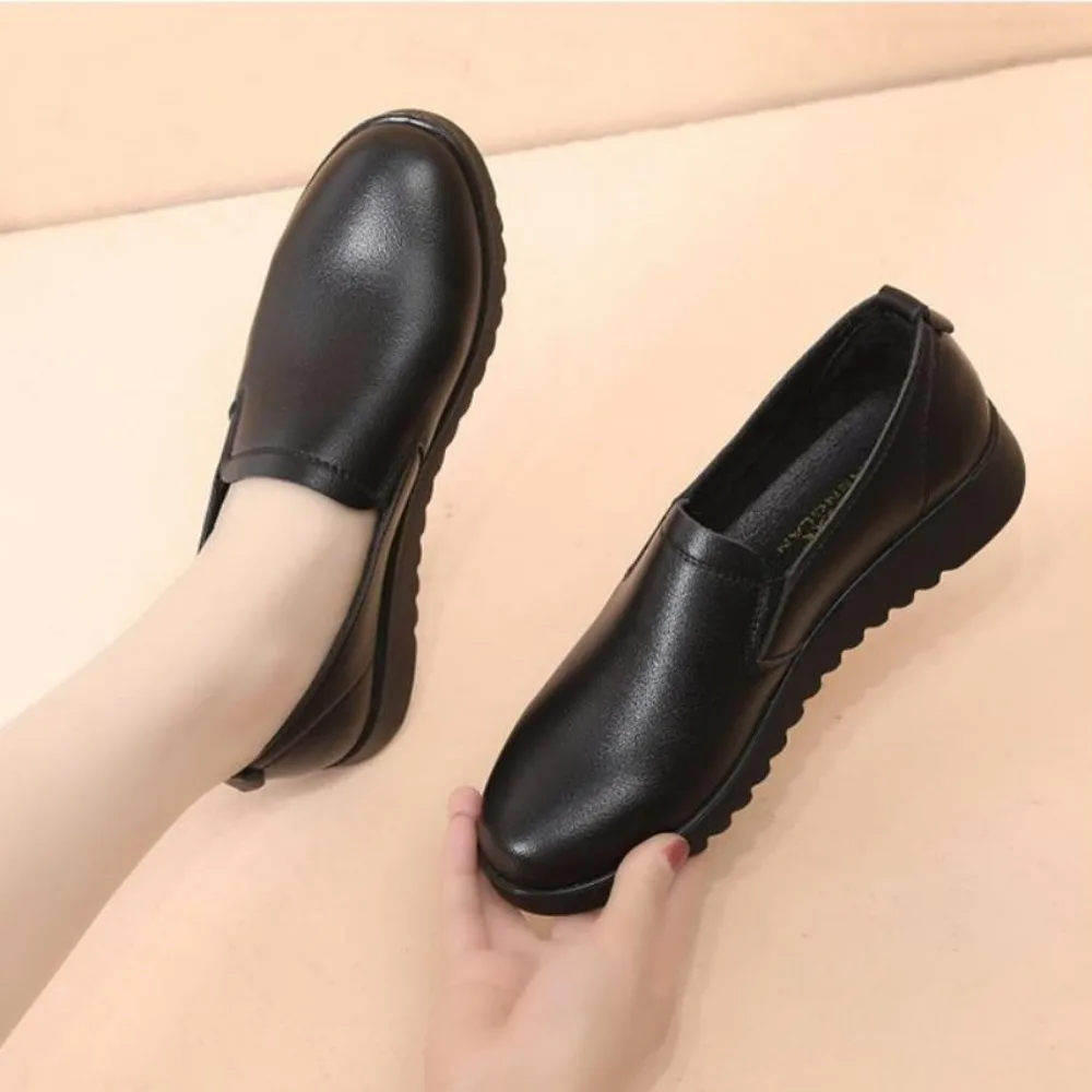 New Spring Soft Soled Loafers Black Leather Shoes Anti-Slip Casual Shoes Women's Comfortable Work Shoes Flats Sneakers