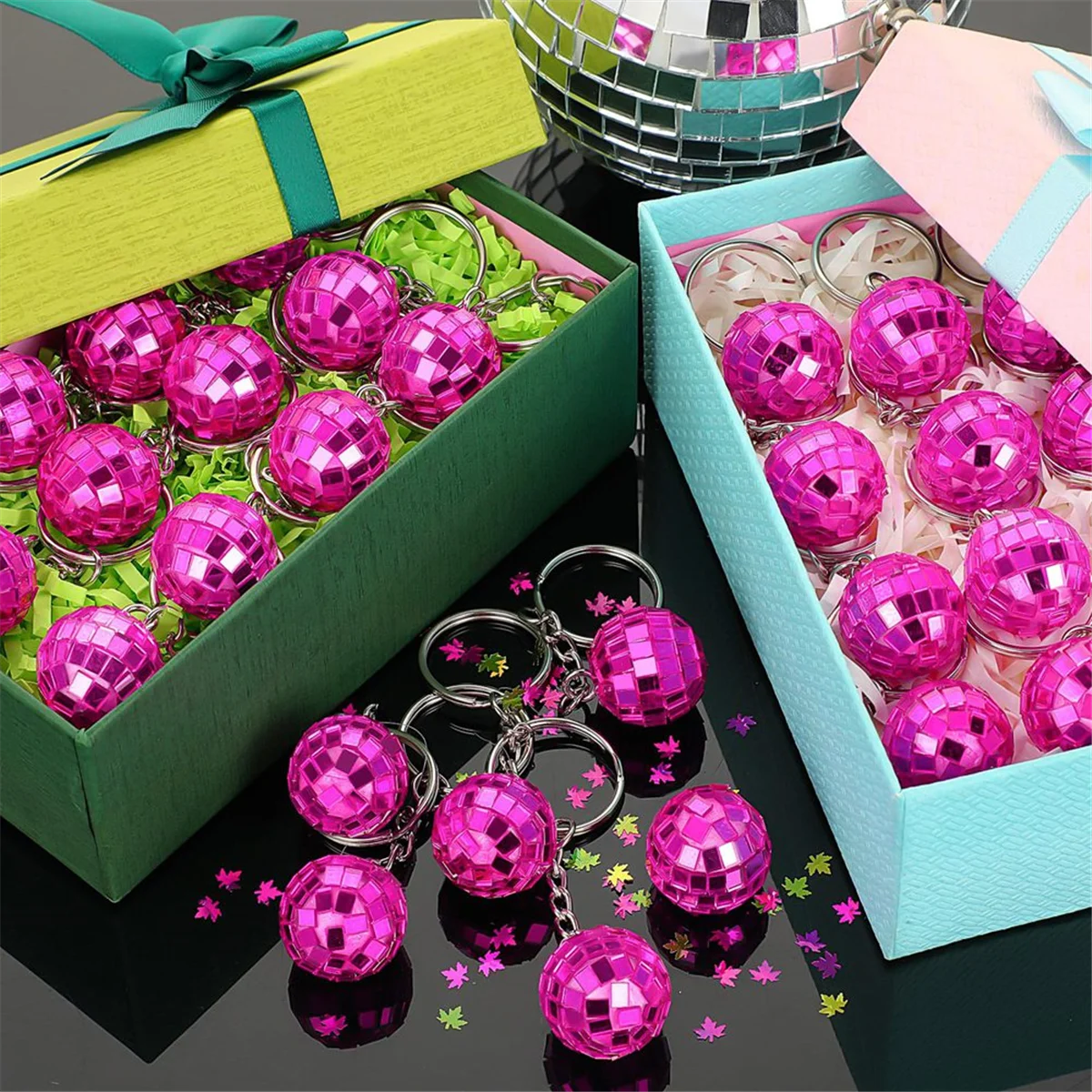 2025+ 25個 ディスコボールキーホルダー、ローズレッドディスコキーホルダーまとめ買い、ミニディスコボールキーホルダーパーティーグッズ、パーティーデコレーション用