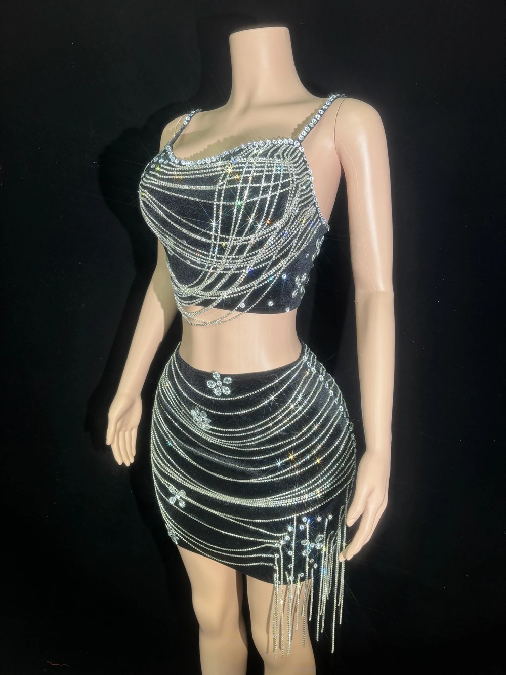 반짝 이는 라인 석 체인 자르기 탑 미니 스커트 두 조각 세트 여성 섹시한 축하 파티 생일 드레스 성능 무대 착용