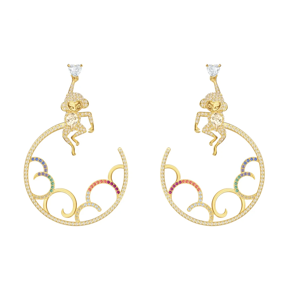 

Позолоченные серьги-подвески в форме обезьянки – с радужными кристаллами, элементами в форме полумесяца и инкрустацией паве