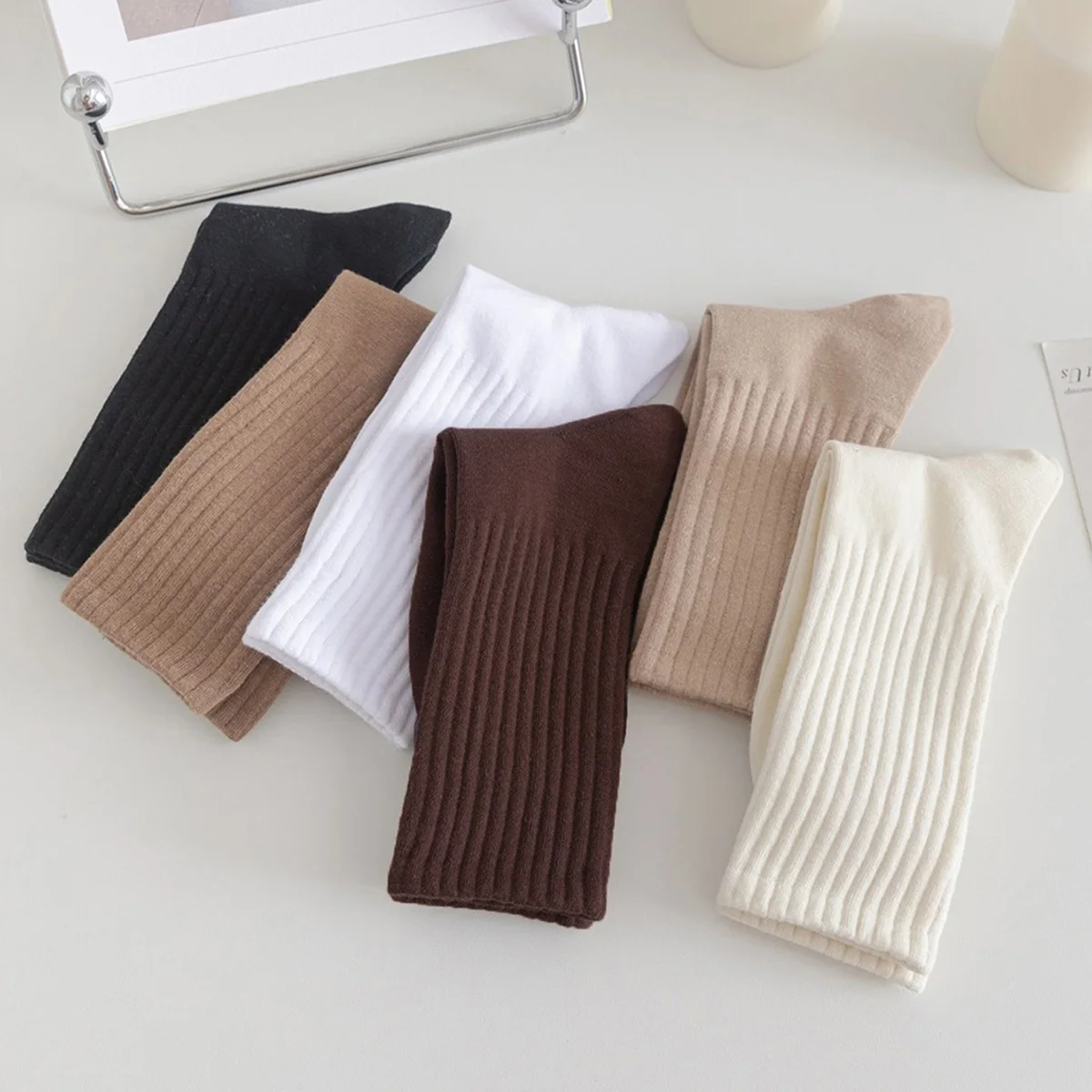 5 Pairs Unisex Striped Crew Socks Casual Athletic Aesthetic Neutral Socks for Daily Life, Outdoor Sports Applicable All Seasons