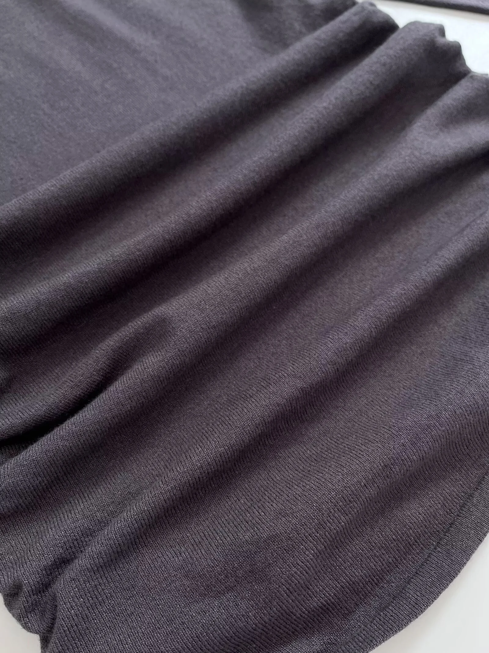 디에바에 2025 가을 신상 여성 의류 패션 기품 있는 심플 니트 후드 긴팔 미니 드레스