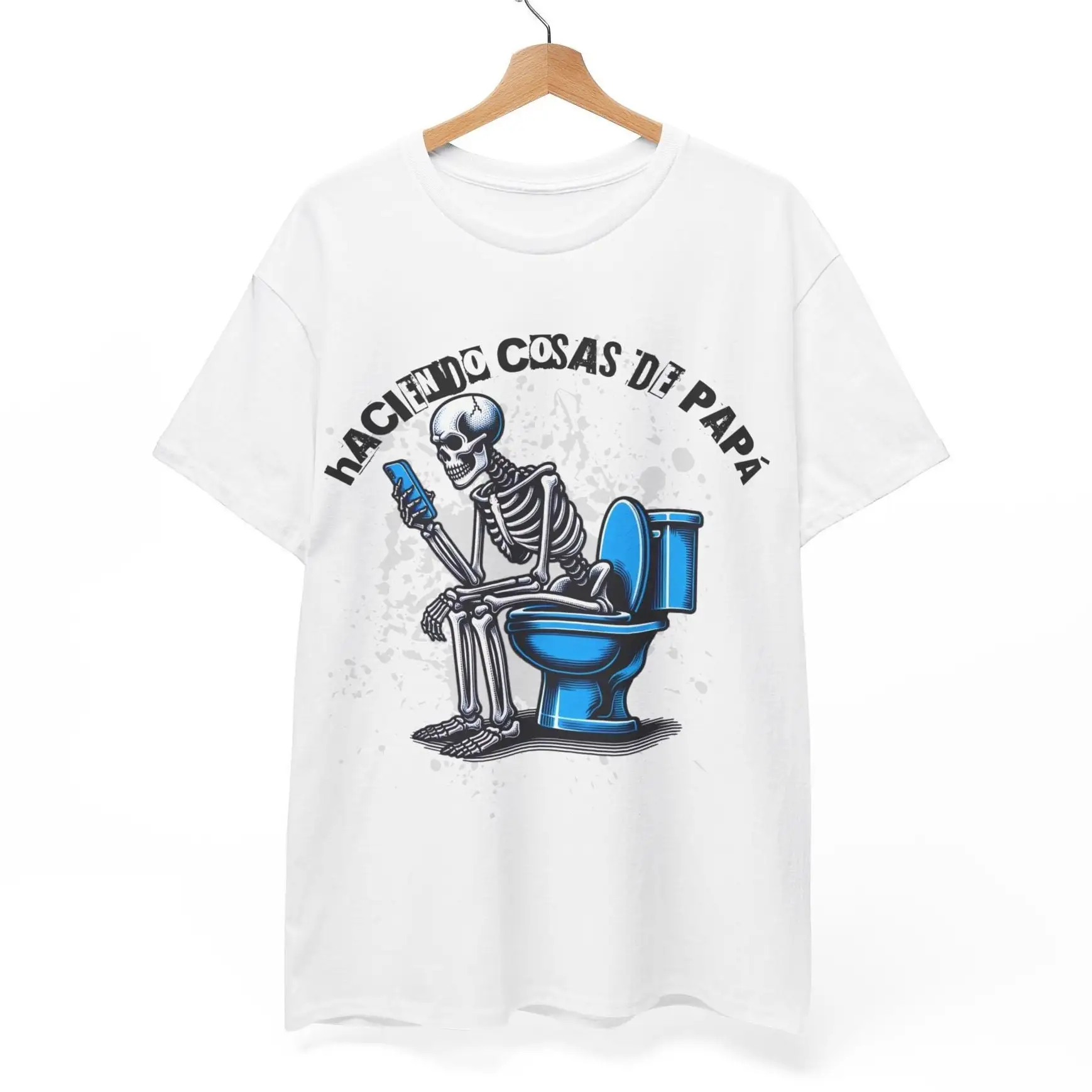 Camiseta Para Día Del Padre Con Humor Haciendo Cosas De Papa Esqueleto en El Toilet Heavy Cotton T Shirt