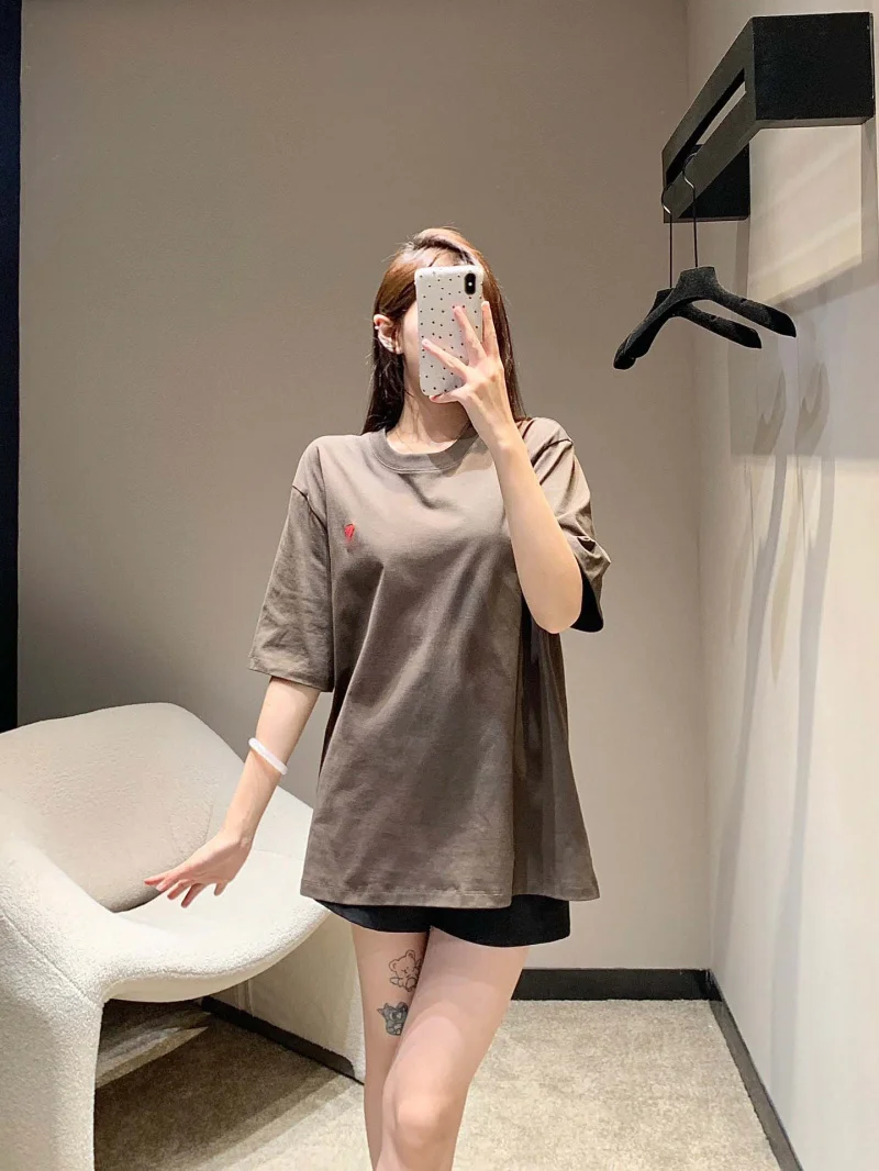 

College style women's T-shirt fashionable, simple, loose, slimming, versatile for daily use, heart embroidered round neck top