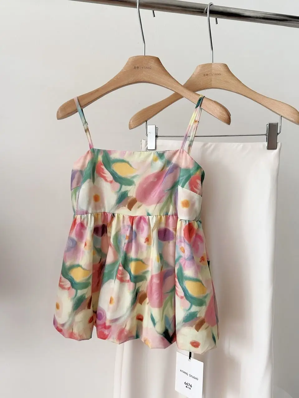 

Лето 2022, женский топ-бретелька с французской сладкой картиной маслом, корейский жилет без рукавов + юбка «рыбий хвост», комплект из двух предметов для женщин