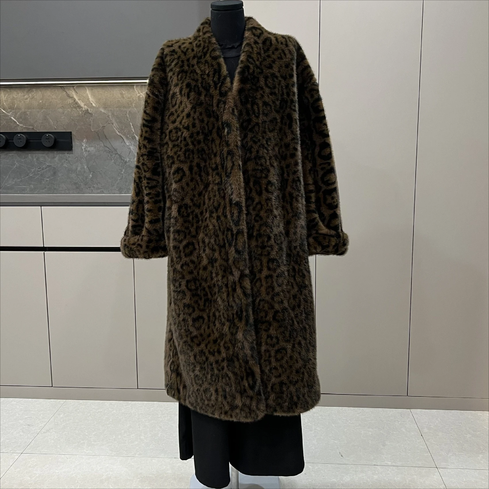 เสื้อโค้ทผู้หญิง ขนเฟอร์เทียม แจ็คเก็ต คอวี ลายเสือดาว หนา อุ่น สไตล์ Y2k เสื้อแจ็คเก็ตสตรีทแวร์ สง่างาม เสื้อคลุมทำงาน สำหรับฤดูใบไม้ร่วงและฤดูหนาว