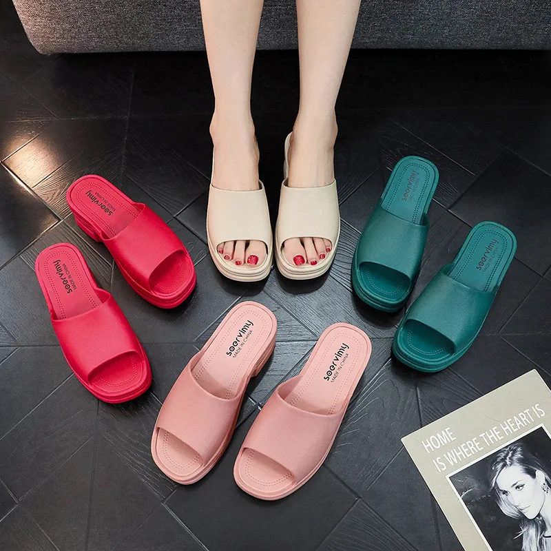 Letnie modne sandały na platformie Outdoor Beach Walking Slippers Fashion Female Wedge Shoes Casual Mules Shoes Designer Slippers klapki klapki