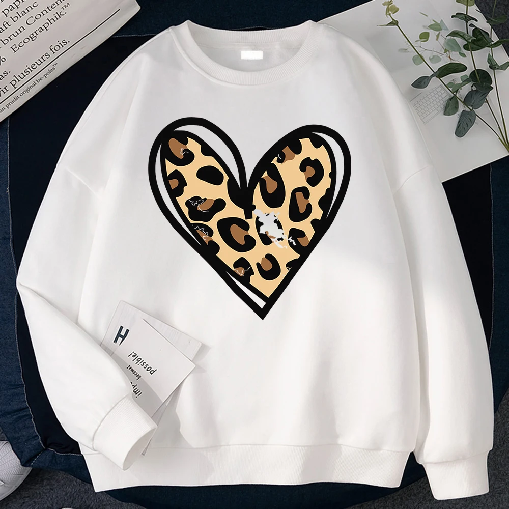 Winter Harajuku Woman Sweatshirt Incomplete Leopard Print Heart Printing Hoody Warm Crewneck Pullover Comfortable Fleece Tops