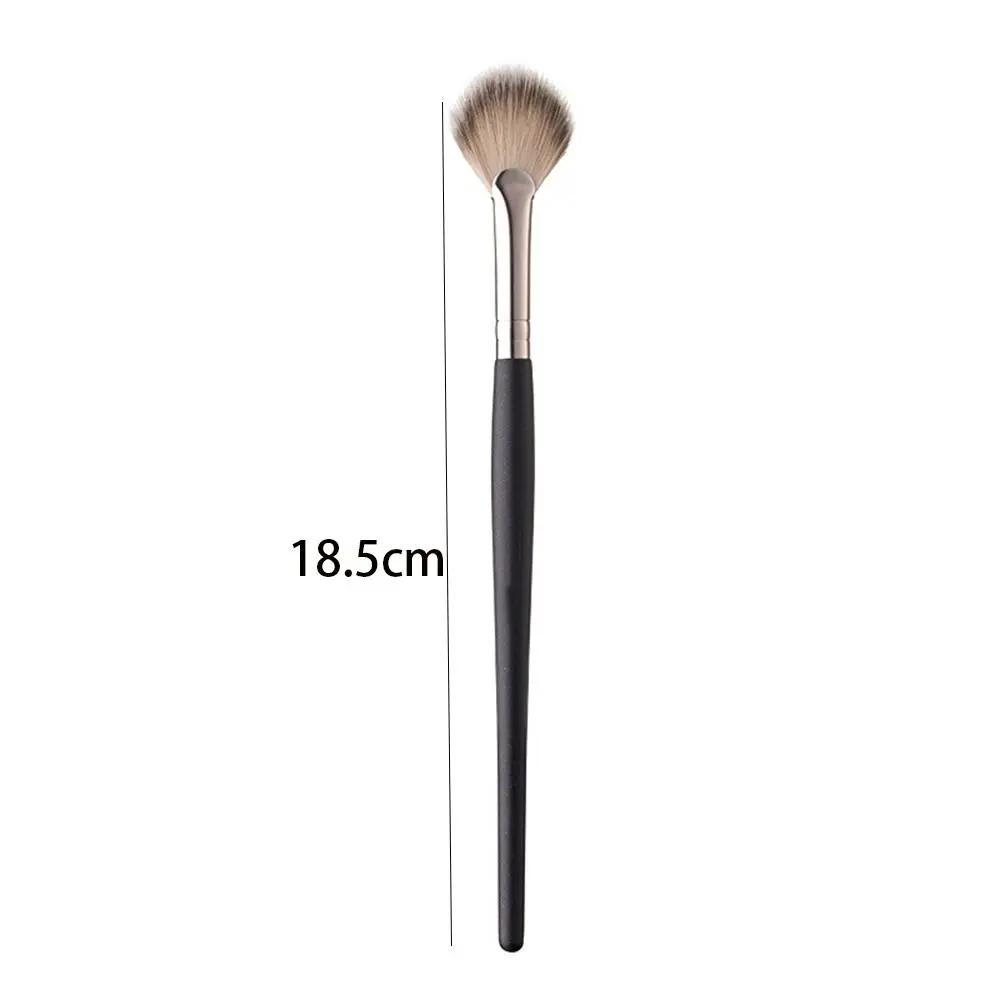 Strumento per il trucco Pennello per cipria in lana di fibra bionica Pelliccia morbida Pennello per evidenziatore per fard morbido Pennello per trucco Forniture di bellezza