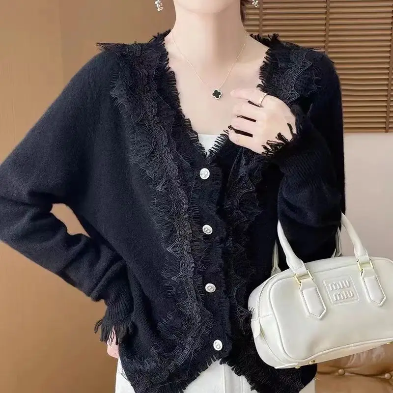 Neuer langärmliger Pullover, sanfter Strickpullover, Spitzenspleißen, elegantes Design, Top-Strickjacke