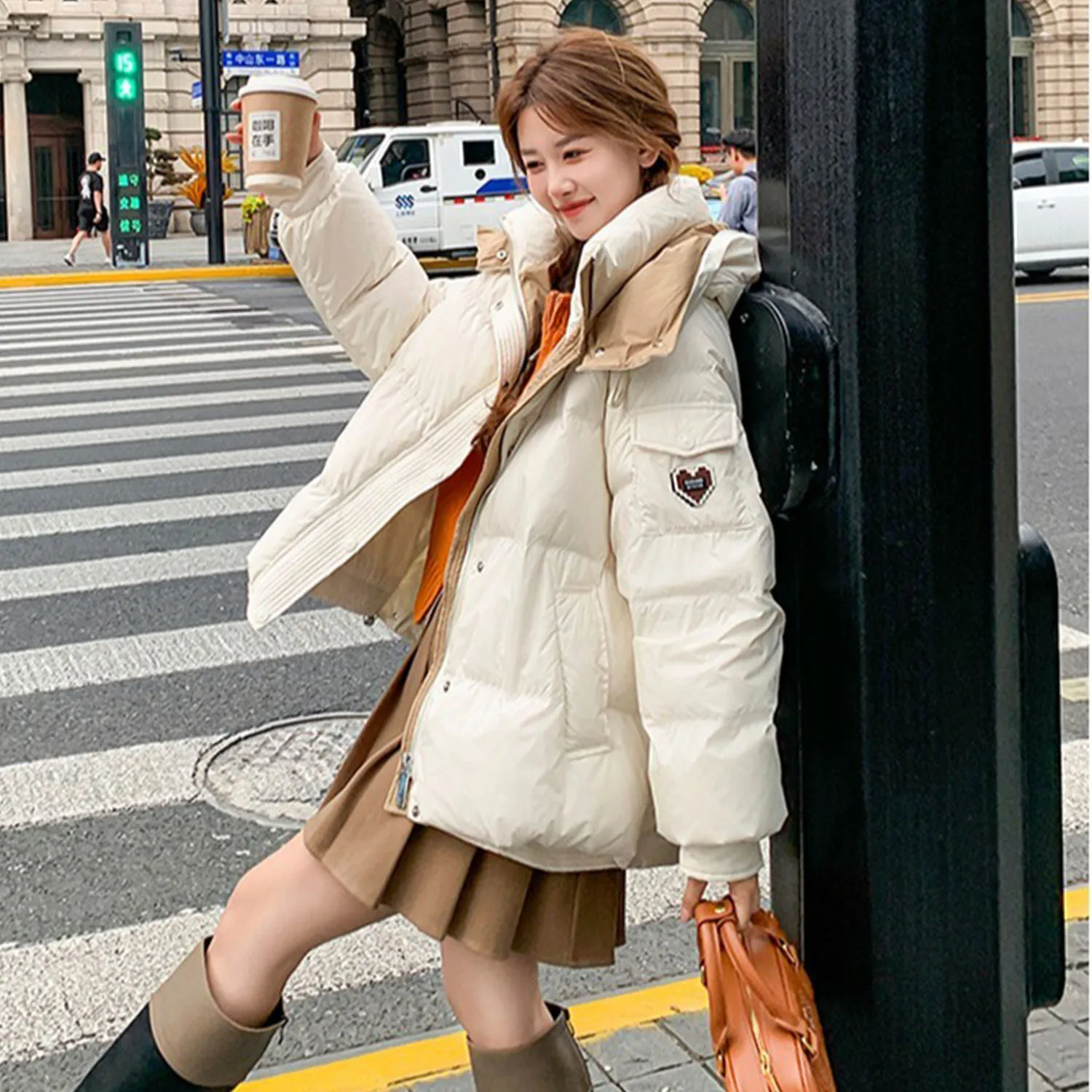 Korean Pink Contrasting Short Down Jacket for Women 2024 New Autumn Winter Jacket Hooded Thick White Duck Down Bread Jacket