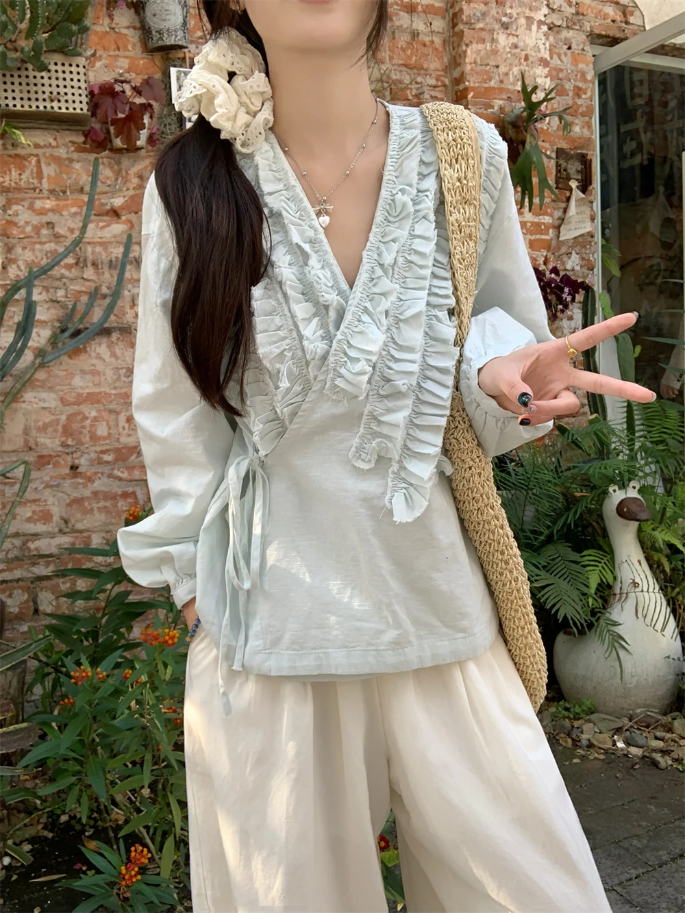 

SPring Summer New Casual Ruffle Edge Long Sleeved Shirt Korean V-neck Lace Up Fashion Women's Top
