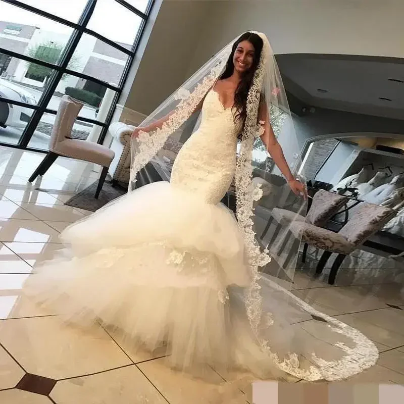 Customized Pretty Spaghetti Straps Ruffled Layers Skirt Appliqued Lace Brial Dresses Trumpet African Cheap Bridal Wedding Gown