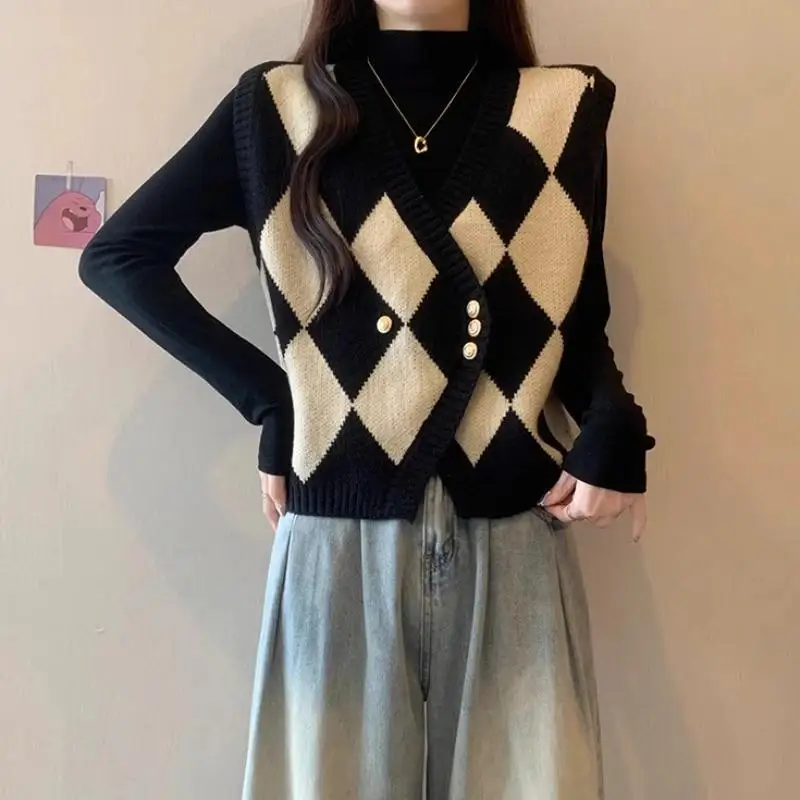 Brown Lady Sweaters Waistcoat Korean Style Clothing Youthful Clothes Winter 2025 Outerwears Y2k Wool Plaid Knit Vests for Women