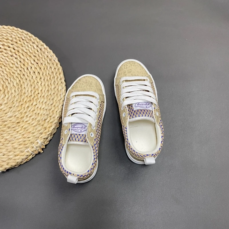 

New Chinese style beige jacquard low top board shoes, woven and spliced breathable canvas shoes, gentle temperament, versatile c