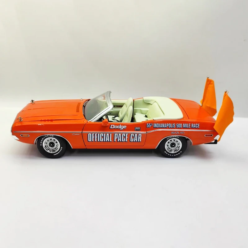 Greenlight 1/18 1971 チャレンジャー コンバーチブル & オレンジ フラッグ 合金車モデル クラシック 大人のお土産 ギフト ホビー & おもちゃ