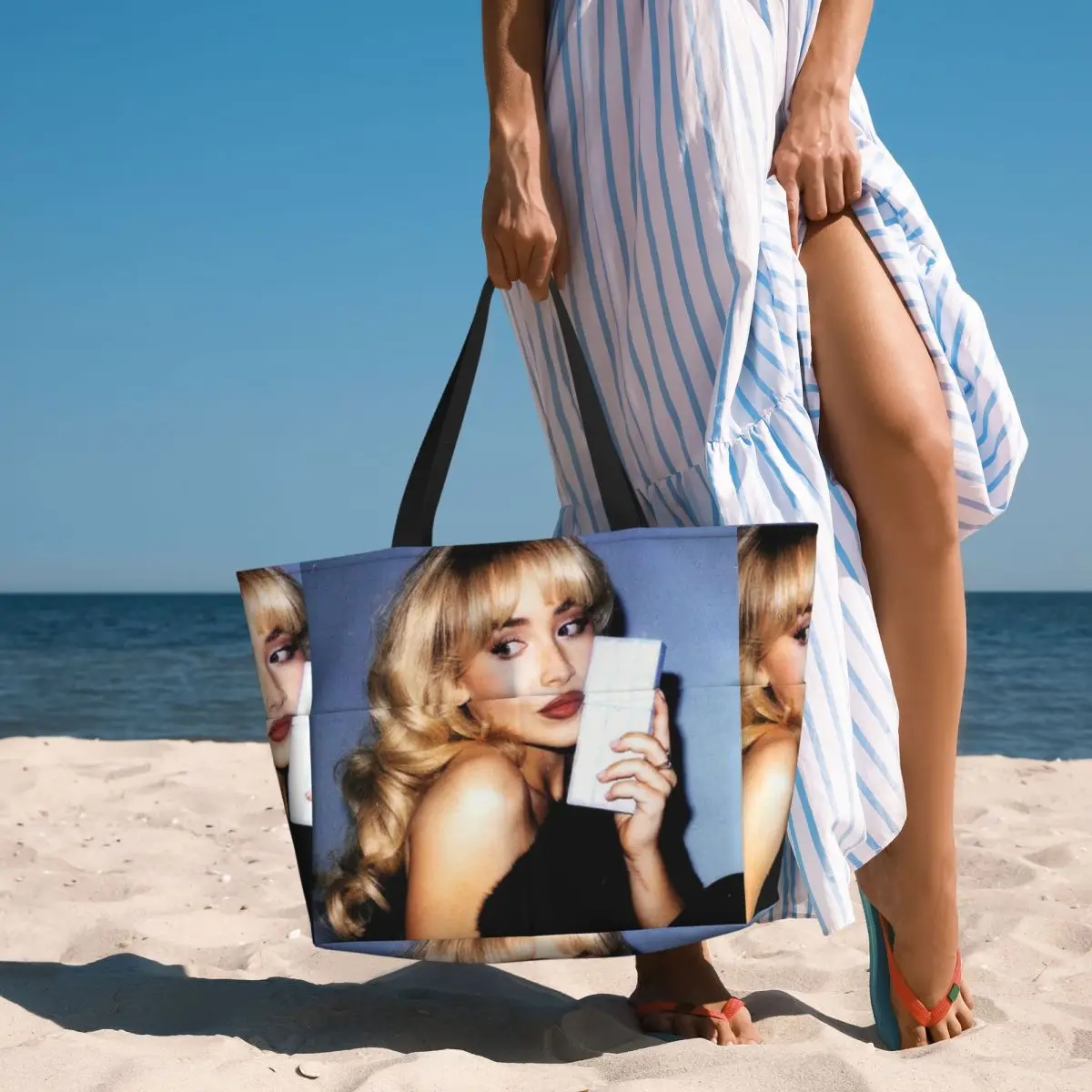 

Sabrina Carpenter Eras Tour Пляжная большая сумка Спортивная сумка для занятий йогой в тренажерном зале Большая большая сумка Женская дорожная сумка Сумка для фитнеса