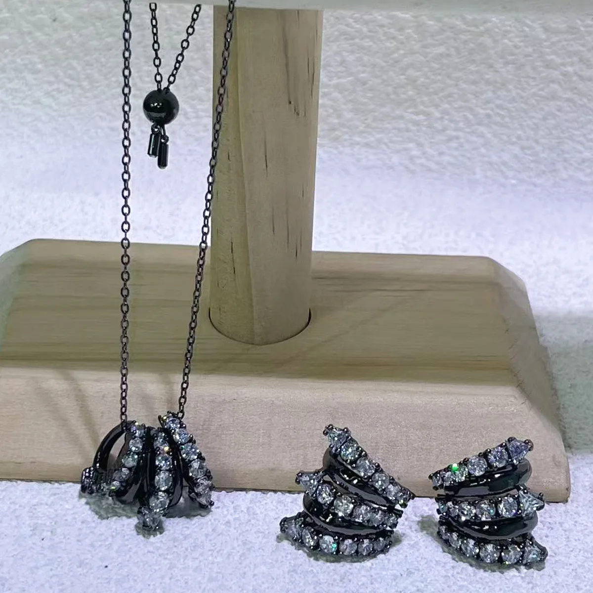 2026 New Black Crystal Jewelry Sets Black Claw-Shaped Ear Clips Original Geometric Ring Necklace Earring Charms Gift for Women