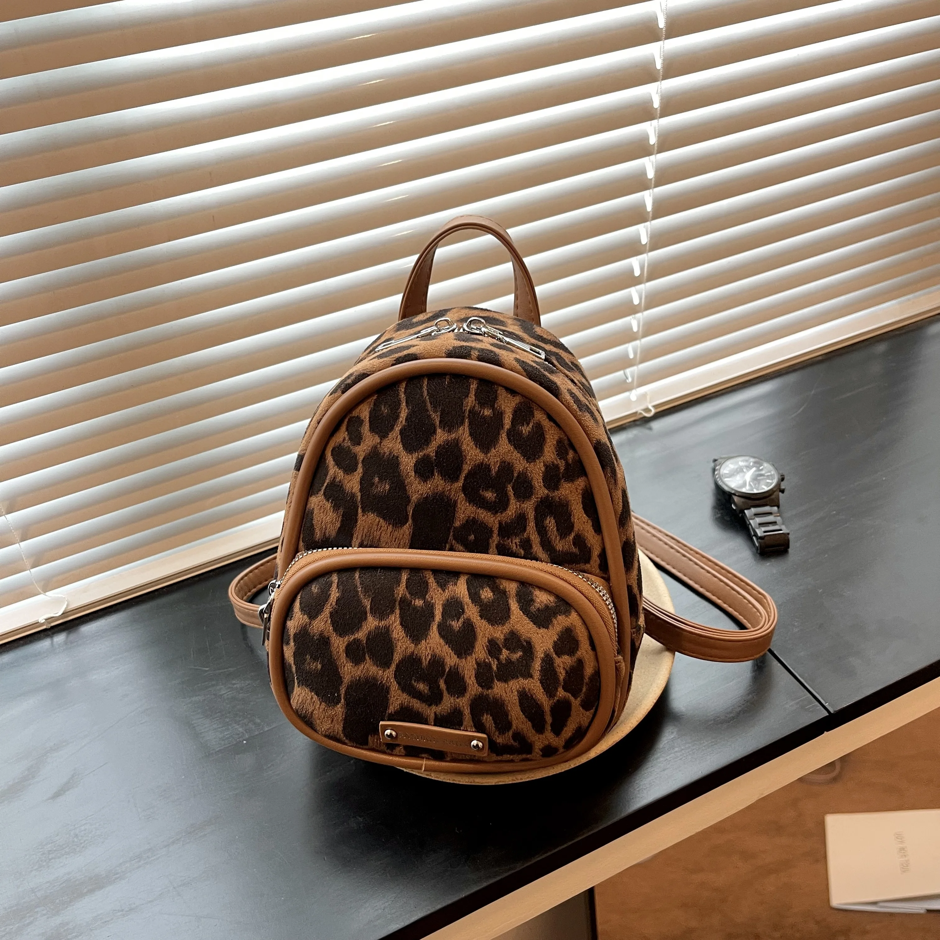 Shoulder bag 2024 new autumn and winter fashion leopard print women\'s backpack versatile mini travel printed backpack