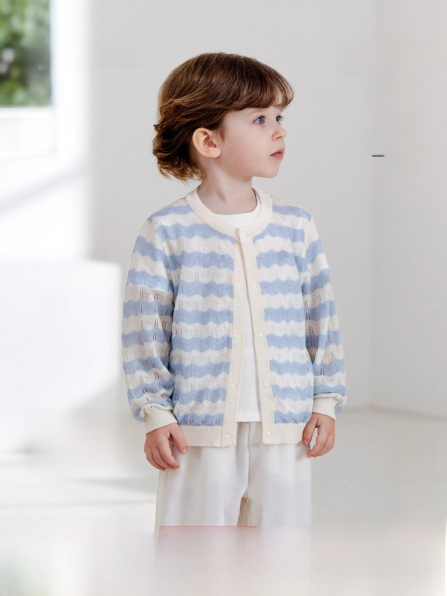 cardigan-tricote-leger-babylove-en-lenzing-pour-l'ete-–-vetement-decontracte-et-respirant-pour-bebes-design-original-et-doux