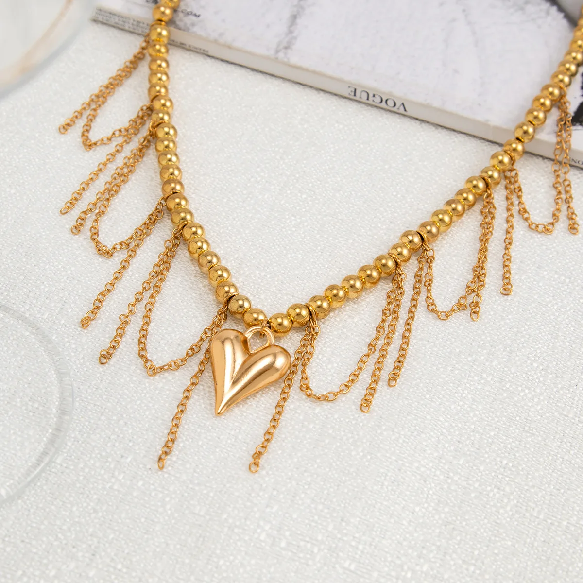 Retro Peach Heart Tassel Necklace - Elegant Gold Pendant for Women