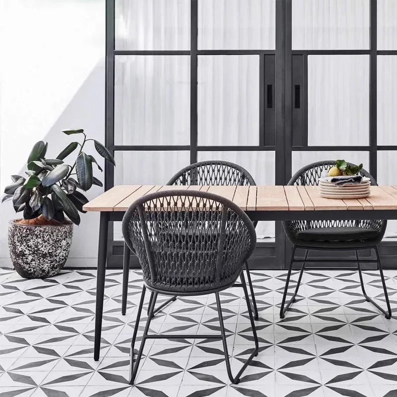 طاولات وكراسي خارجية، وشرفة حديقة الفناء، وأثاث بسيط لكرسي الروطان وطاولة القهوة