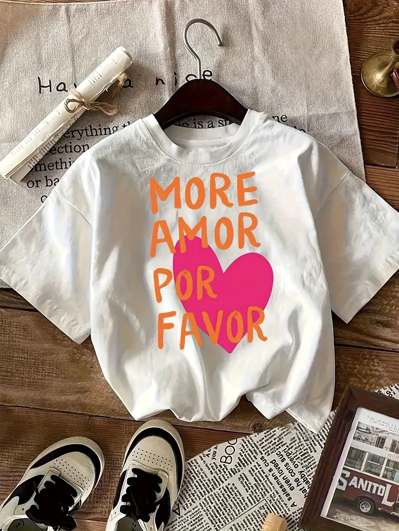 

Женская белая повседневная футболка — топ «MORE AMOR POR FAVOR» с испанской фразой Love Phrase и повседневным коротким рукавом в стиле Харадзюку с розовым сердечком