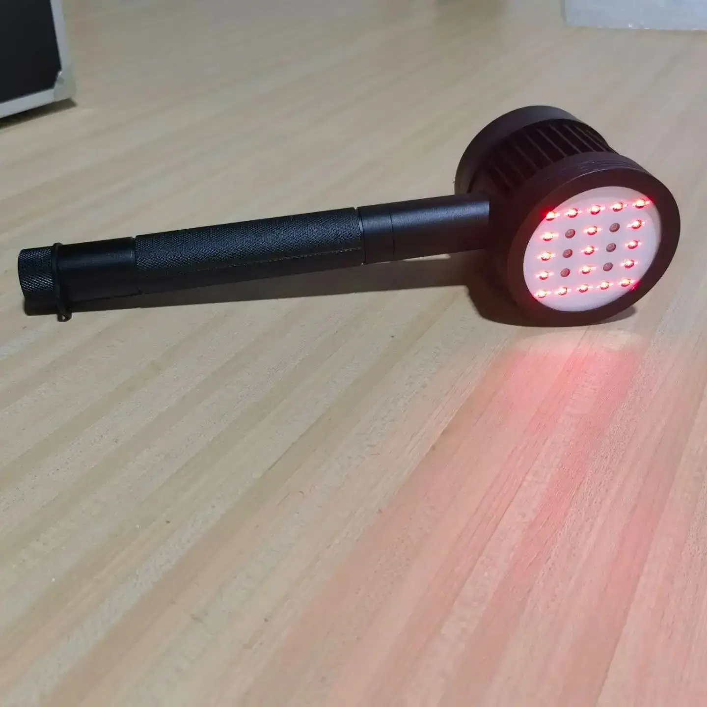 

Модернизированный лазер для глубоких тканей класса IV, 25 диодов, 808 нм, 650 нм, усовершенствованная терапия при хронической боли и травмах